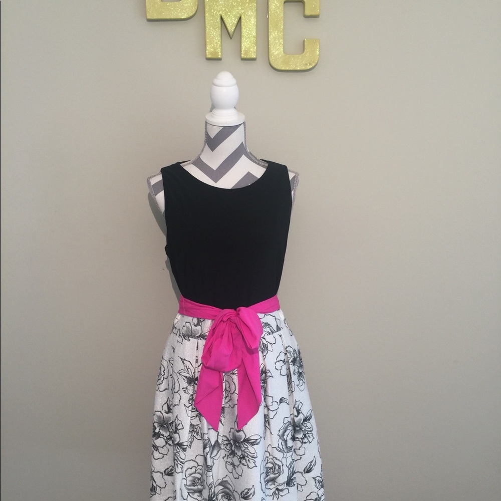 Dress - Picture 2 of 2